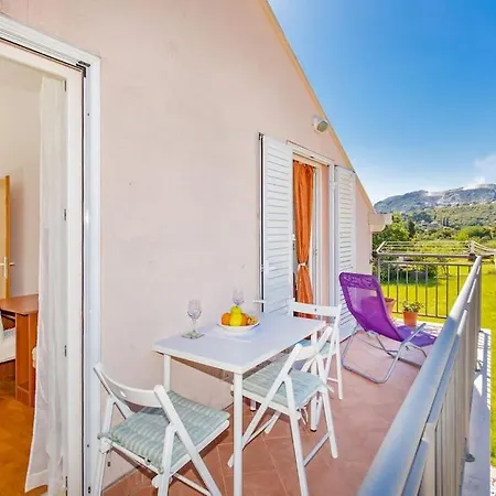 Sofia Za 3 S Parking Blizu Centra *