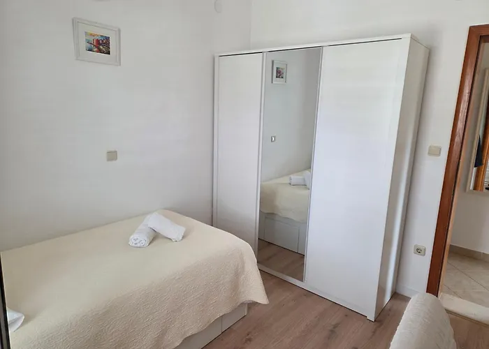 Sofia Za 3 S Parking Blizu Centra