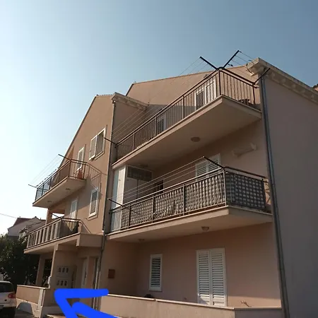 Sofia Za 3 S Parking Blizu Centra *